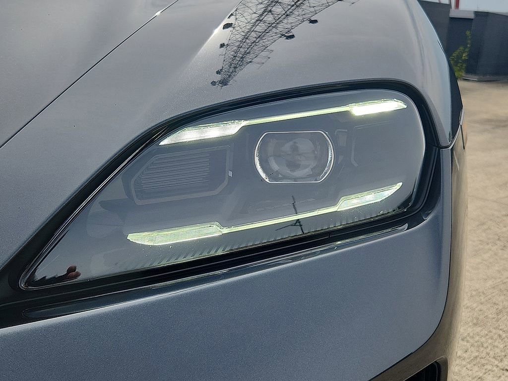 Certified 2025 Porsche Taycan image 9