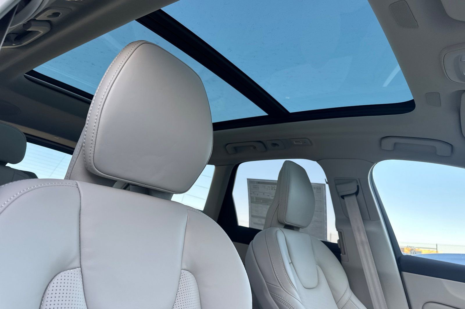 New 2026 Volvo XC60 B5 Ultra w/ Climate Package image 19
