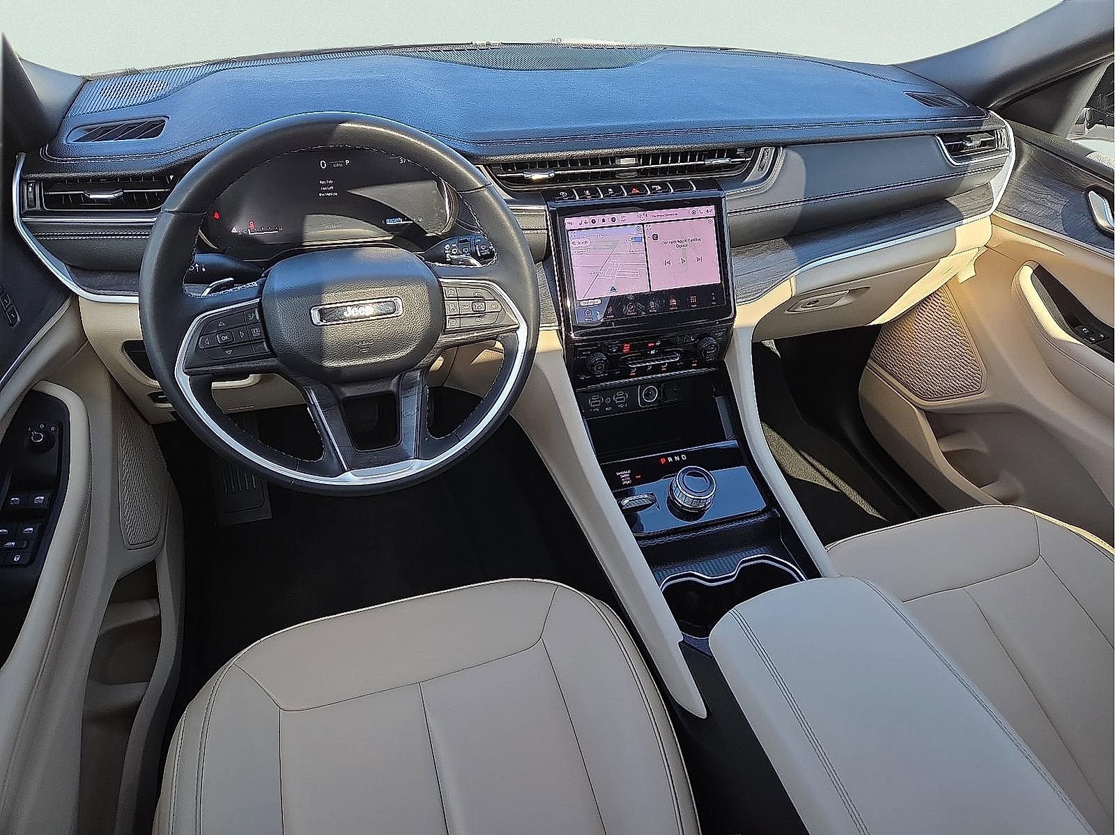 Used 2025 Jeep Grand Cherokee L Limited w/ Trailer Tow Package image 11