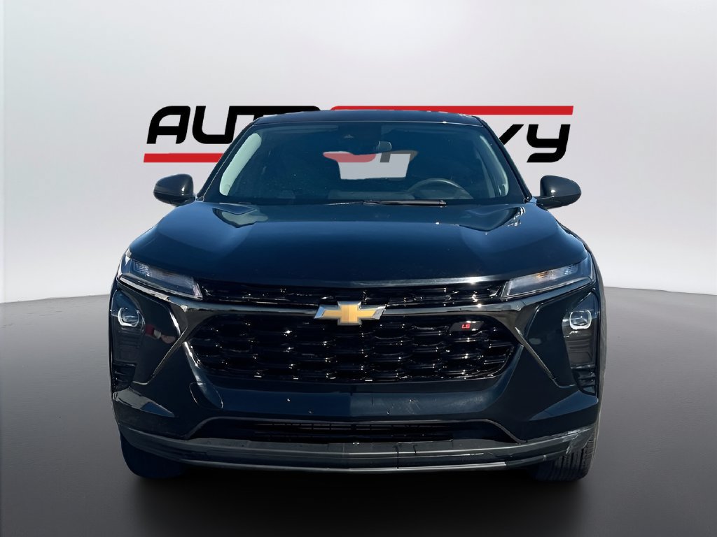 Used 2026 Chevrolet Trax LS FWD image 2
