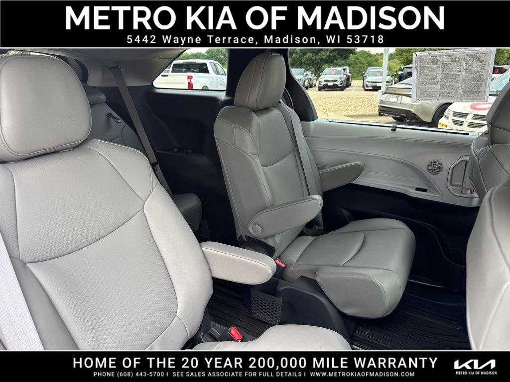Used 2025 Toyota Sienna XLE AWD/4WD image 48