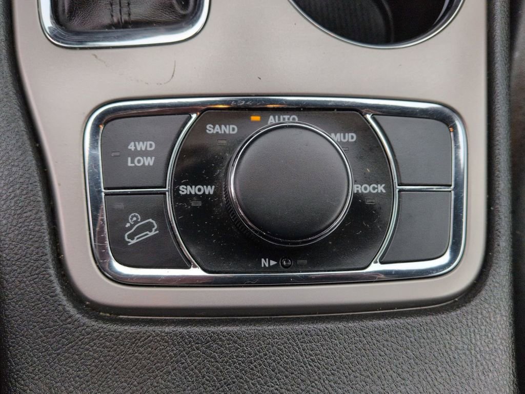Used 2022 Jeep Grand Cherokee Laredo X AWD/4WD image 24