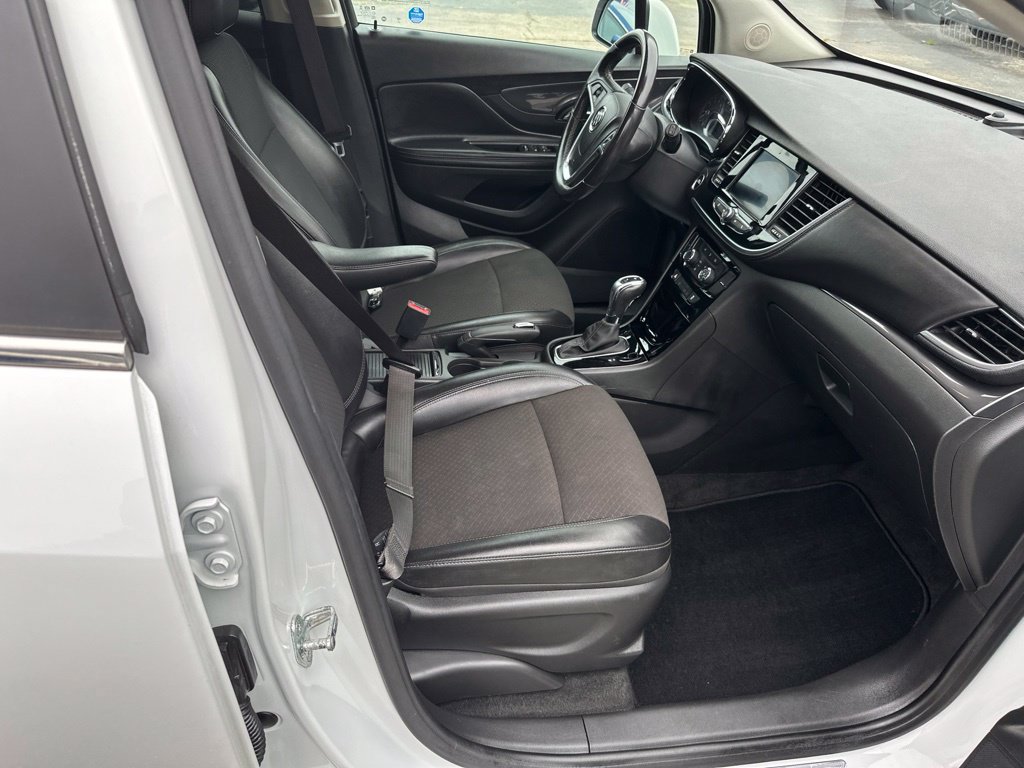 Used 2021 Buick Encore Preferred AWD/4WD image 3