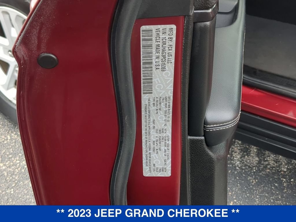 Used 2023 Jeep Grand Cherokee Laredo AWD/4WD image 25