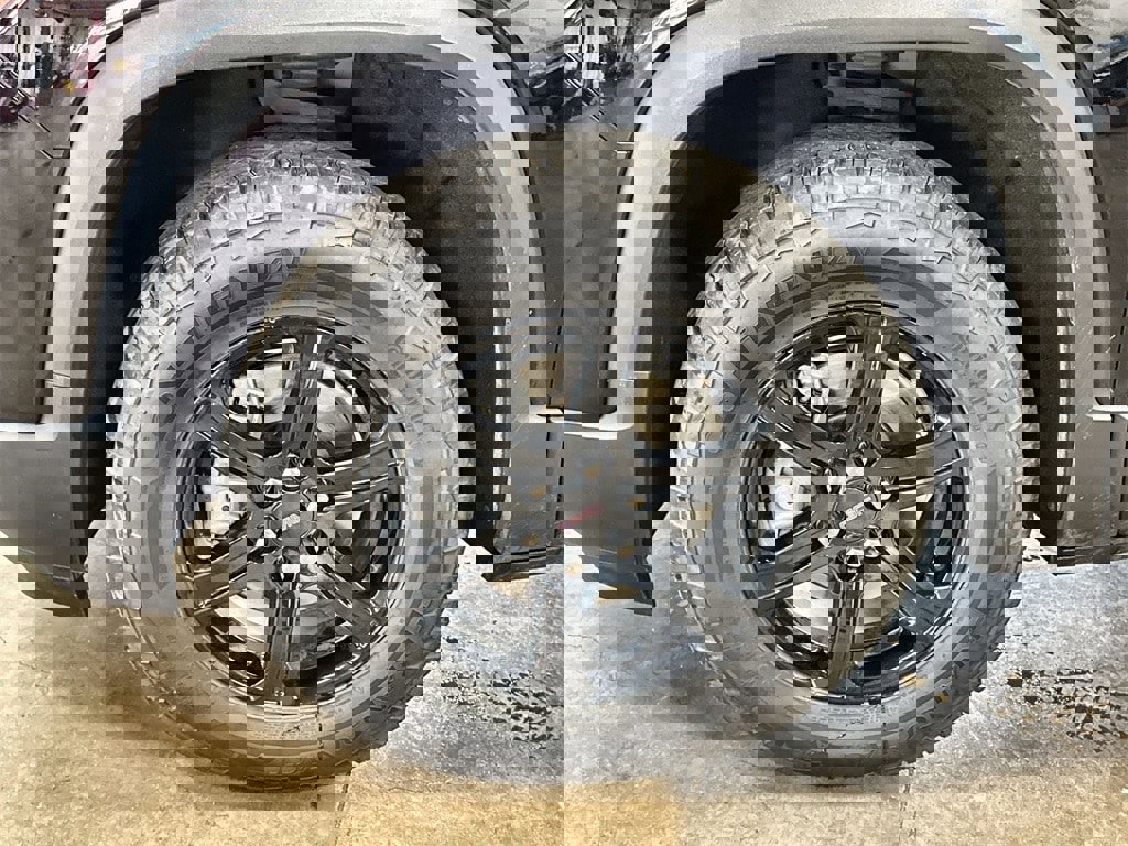 Used 2021 GMC Acadia AT4 w/ Technology Package image 34