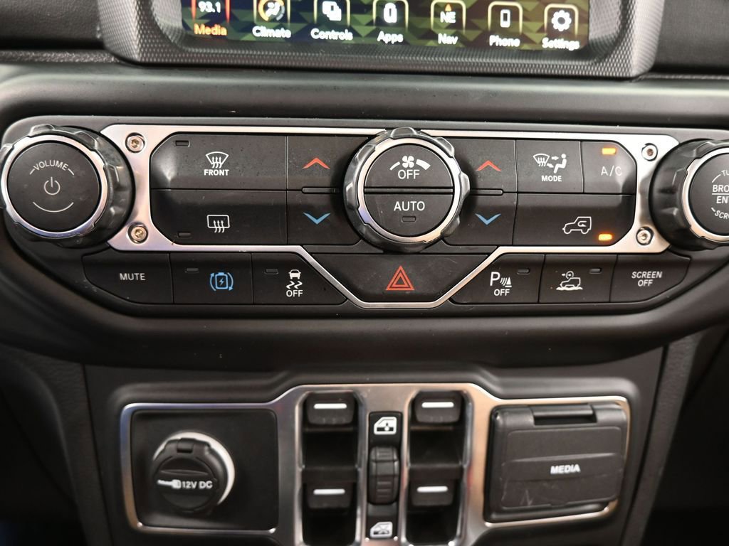 Used 2022 Jeep Wrangler Unlimited Sahara w/ Safety Group image 23