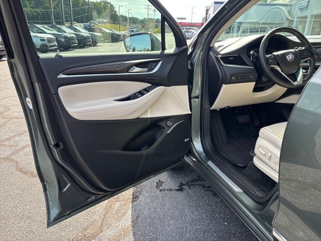 Used 2022 Buick Enclave Avenir w/ Trailering Package, 5000 lbs. FWD image 9