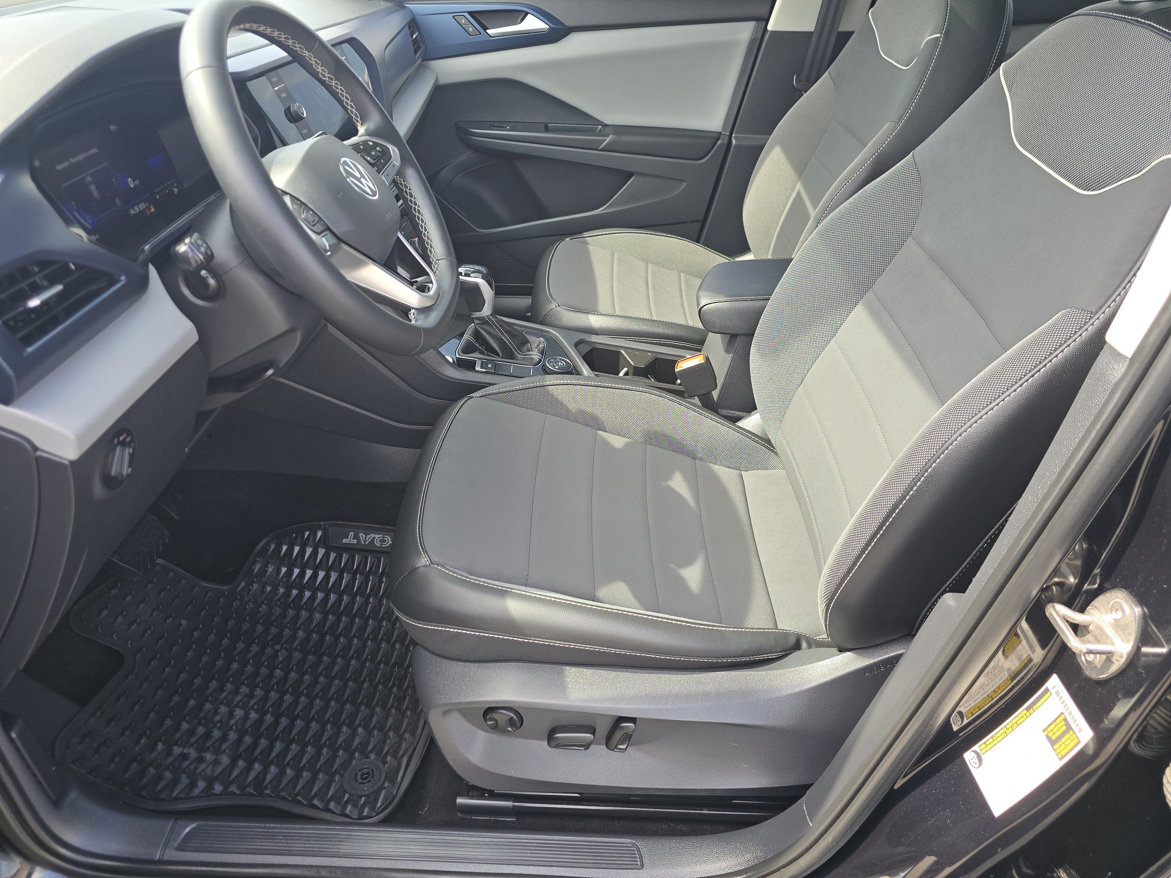 Certified 2023 Volkswagen Taos SE w/ Panoramic Sunroof Package image 20