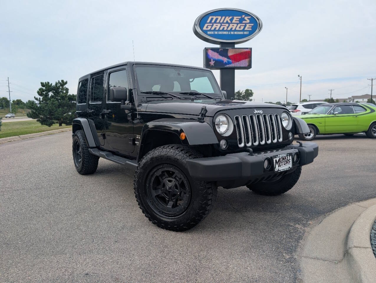 Used 2016 Jeep Wrangler Unlimited Sahara w/ Connectivity Group AWD/4WD image 2
