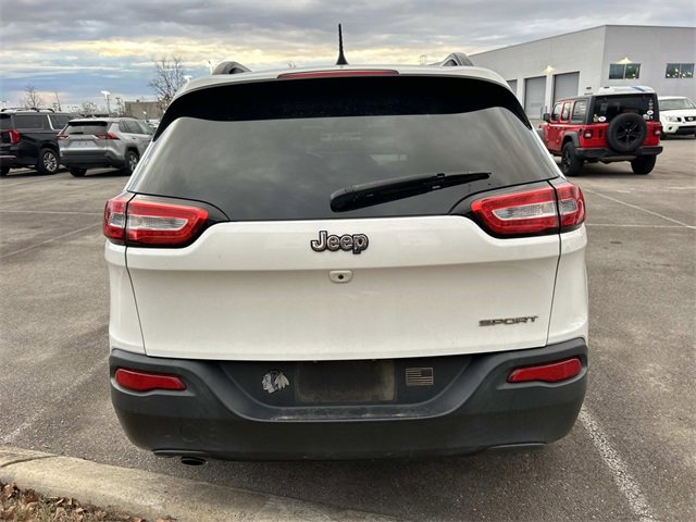 Used 2017 Jeep Cherokee Sport image 4