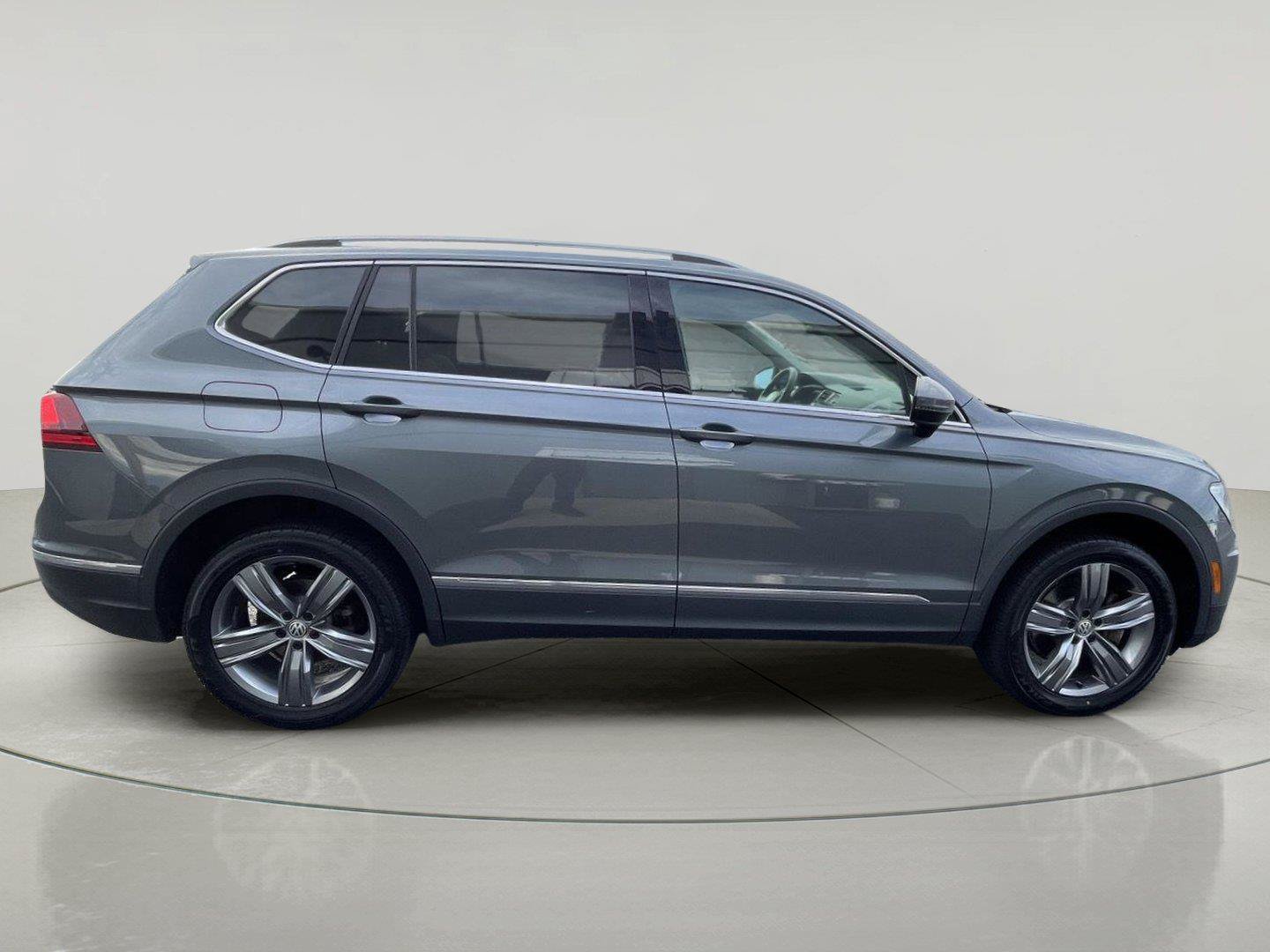 Used 2020 Volkswagen Tiguan SEL AWD/4WD image 8