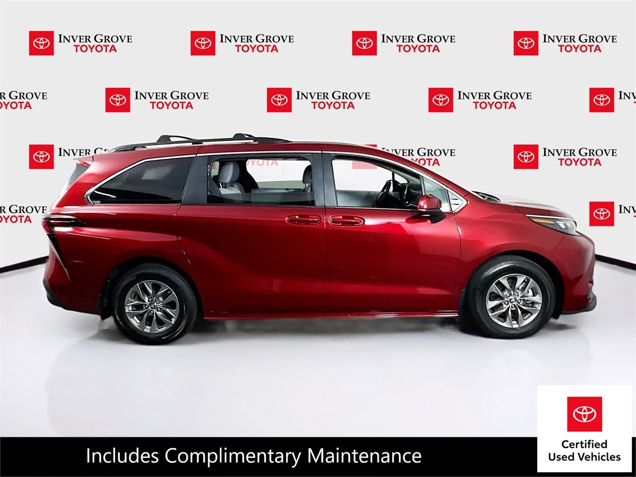 Certified 2025 Toyota Sienna LE AWD/4WD image 4