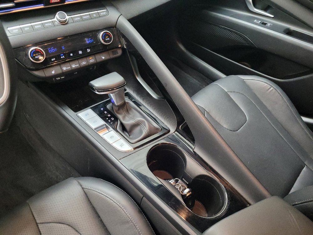 Used 2023 Hyundai Elantra Limited w/ Preferred Accessory Package FWD image 26