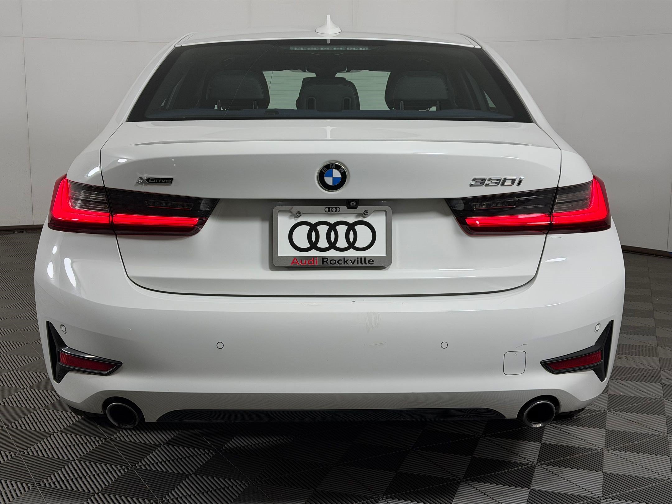 Used 2020 BMW 330i xDrive Sedan w/ Driving Assistance Package AWD/4WD image 10