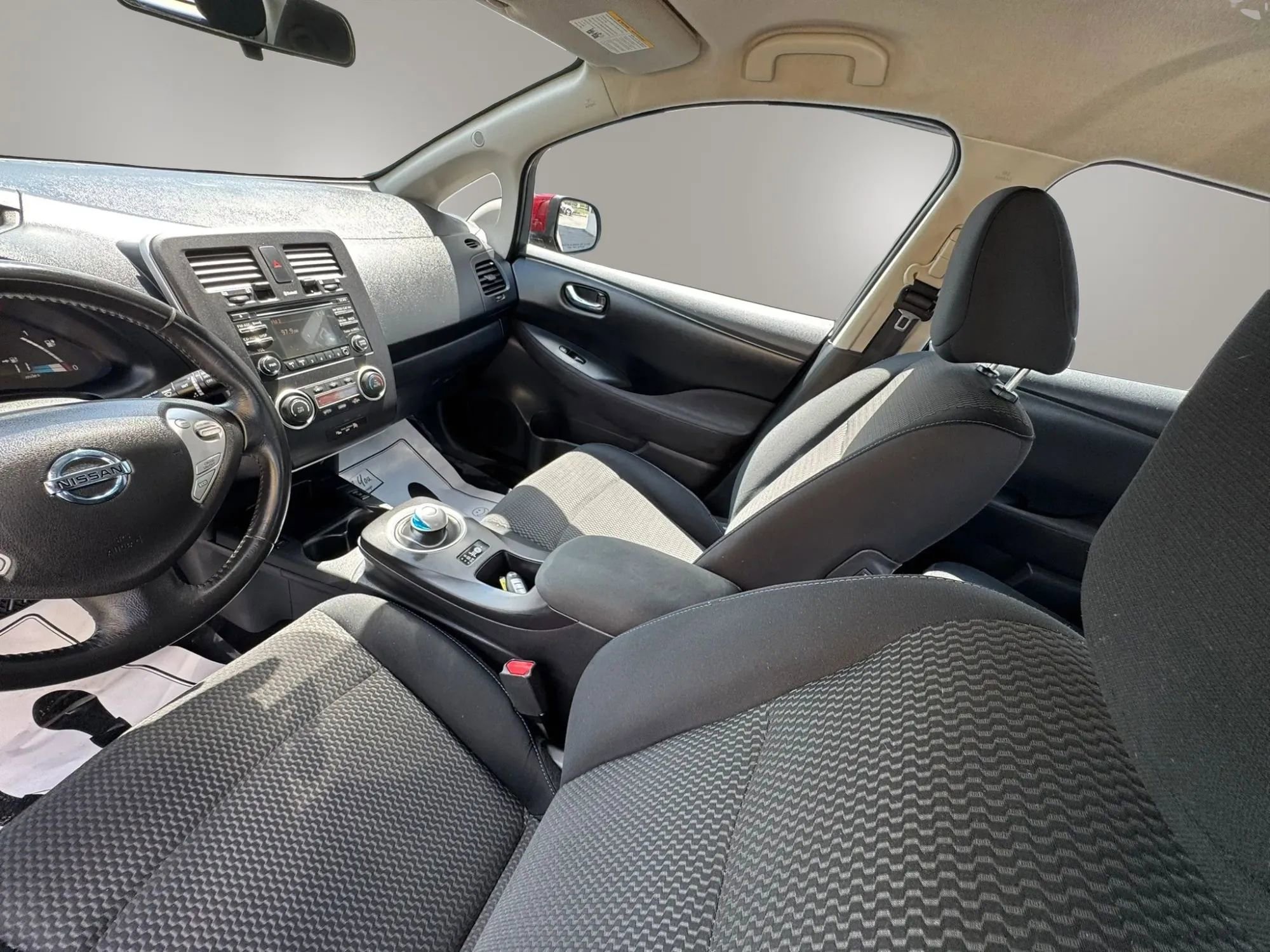 Used 2015 Nissan Leaf S w/ Charge Package FWD image 9