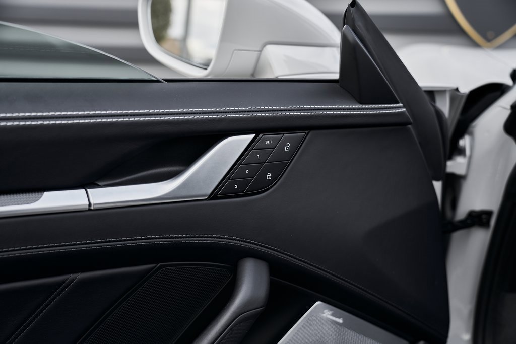 Used 2025 Porsche 911 Turbo S w/ 911 Turbo Sportdesign Package image 25