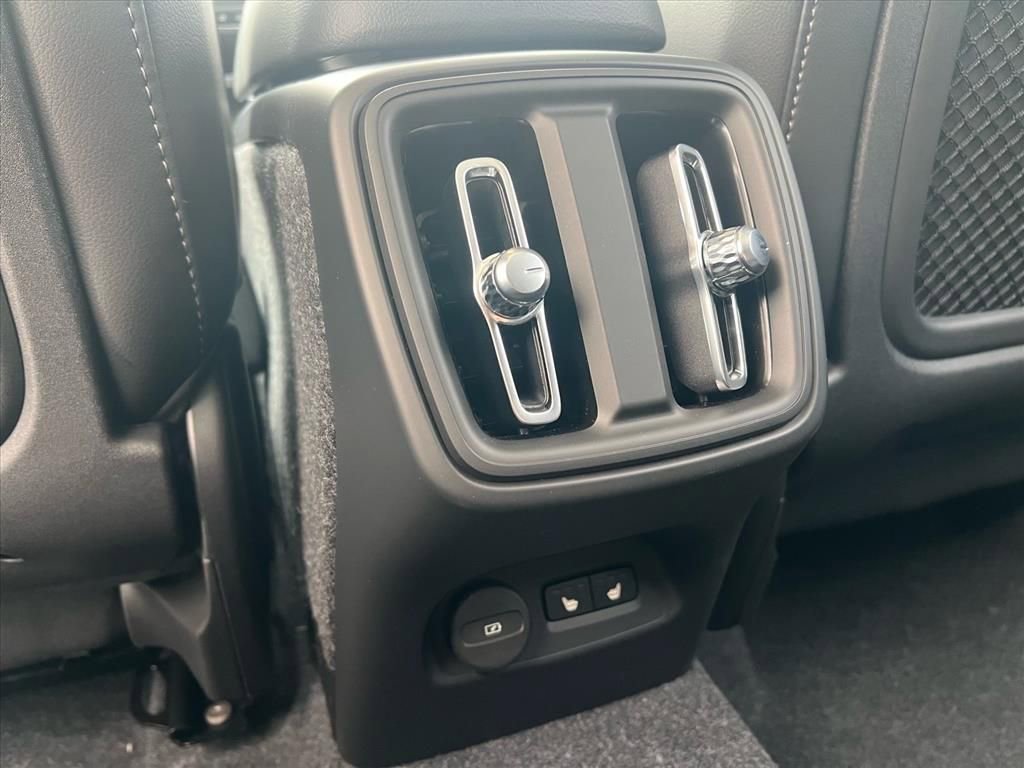New 2026 Volvo XC40 B5 Plus w/ Protection Package Premier AWD/4WD image 21