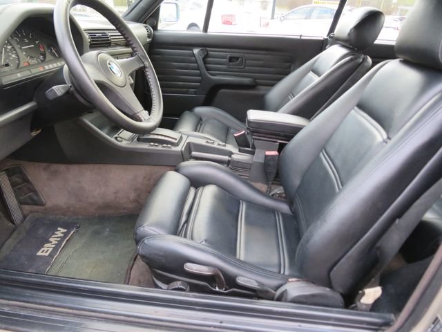 Used 1988 BMW 325i Convertible image 21