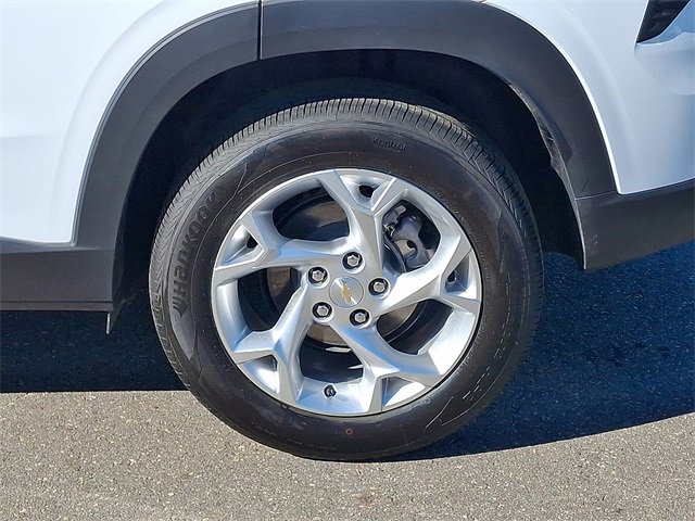 Used 2025 Chevrolet Trax LS w/ LS Convenience Package image 24