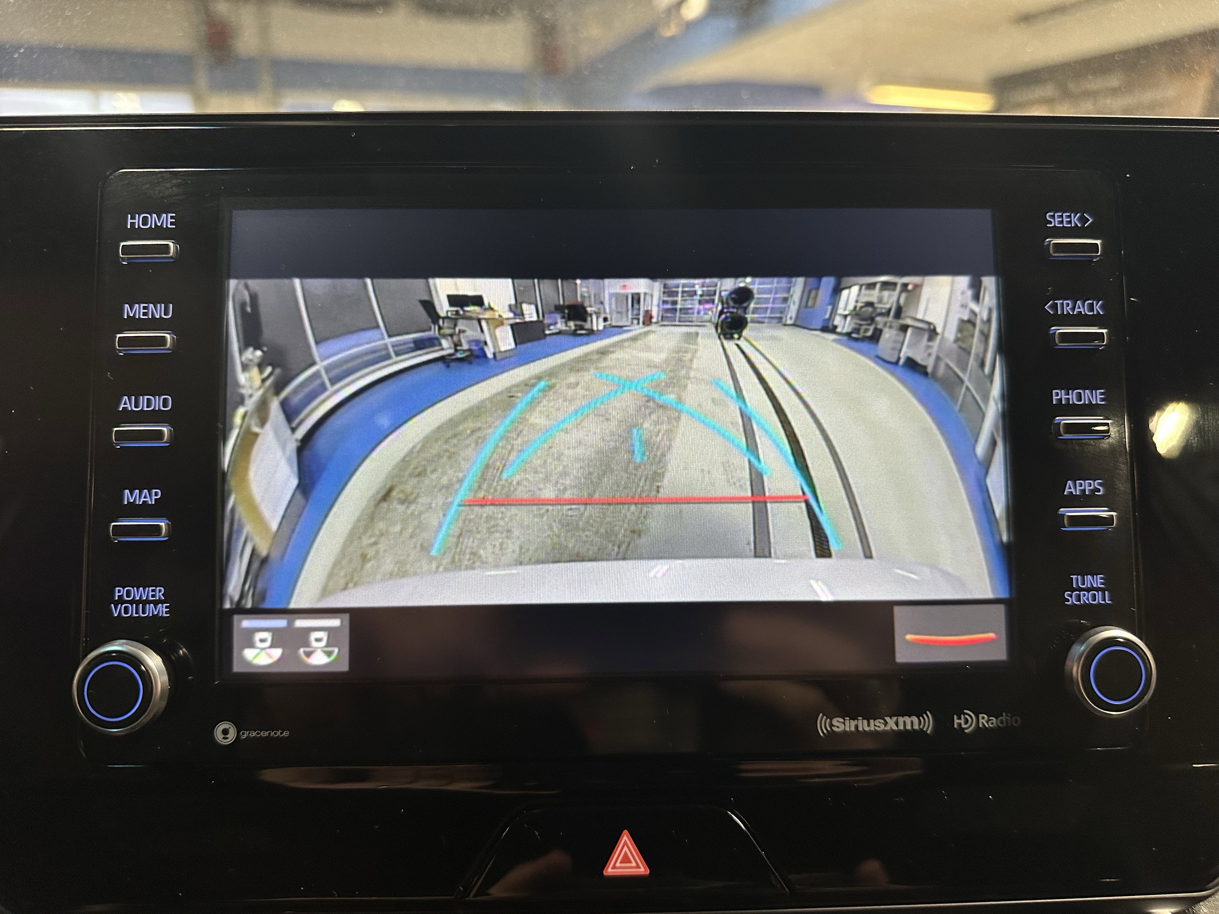 Used 2021 Toyota Venza XLE w/ Carpet Mat Package (TMS) image 12