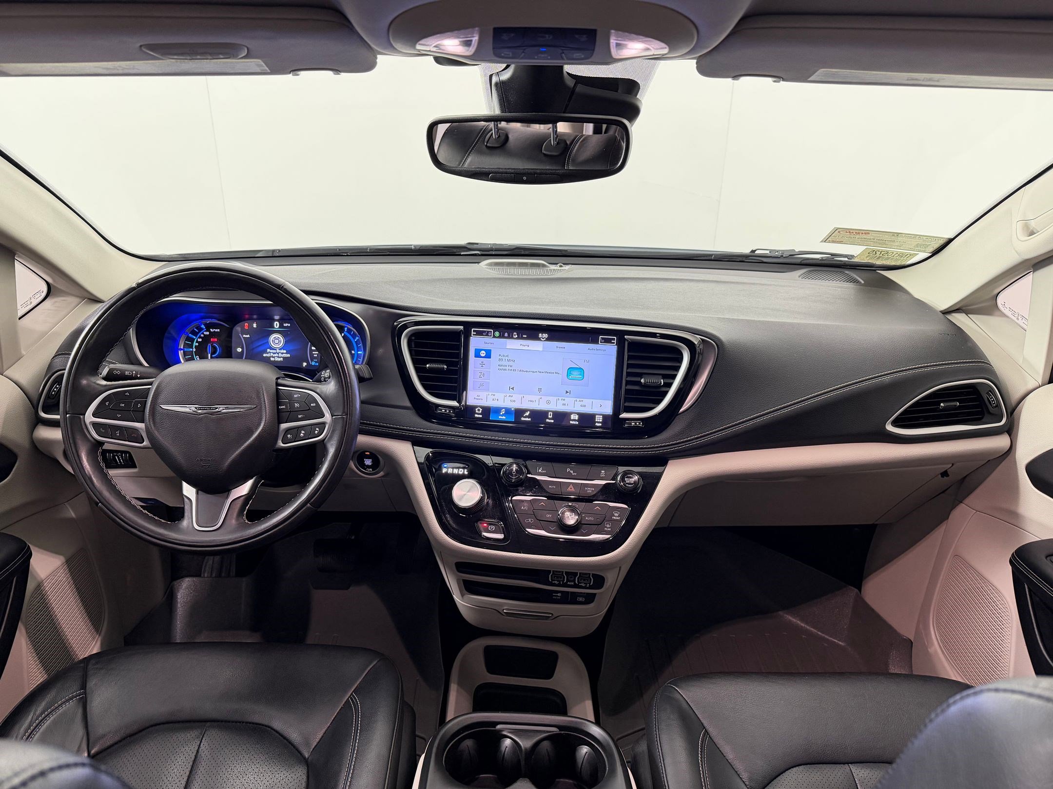 Used 2022 Chrysler Pacifica Touring-L image 15