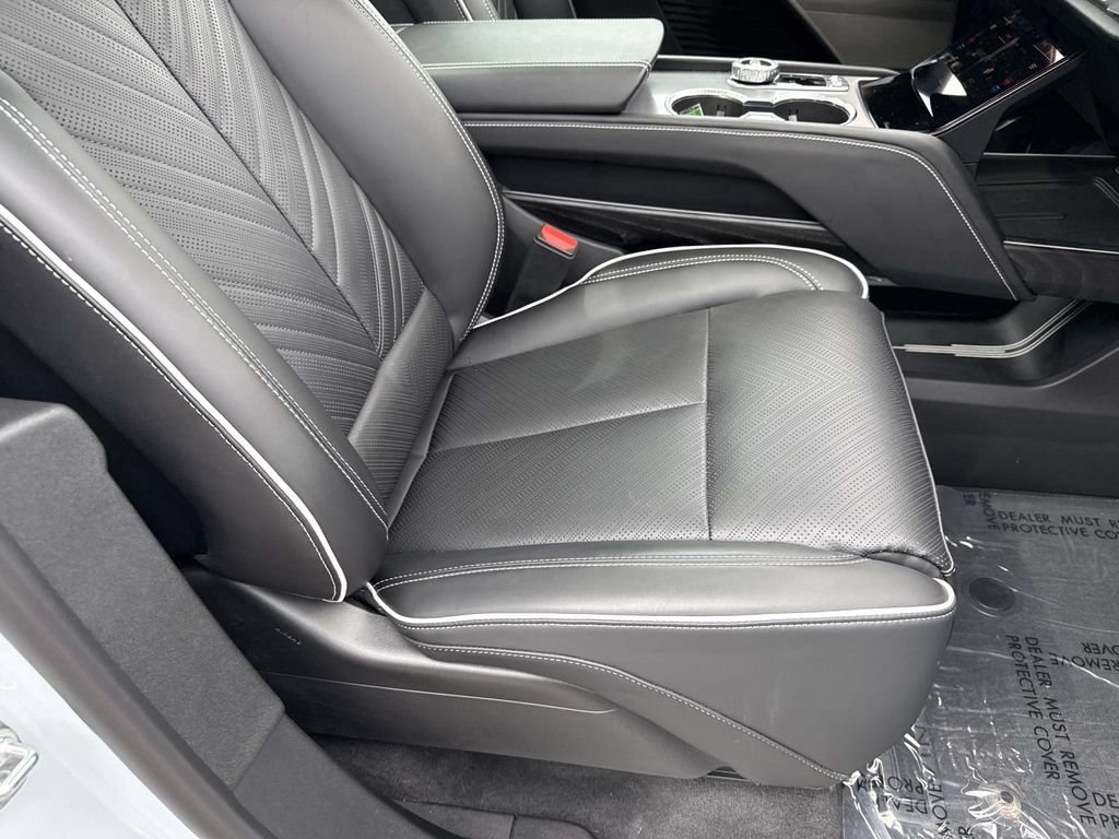 Certified 2026 Cadillac Vistiq Platinum w/ LPO, Floor Liner Package AWD/4WD image 28