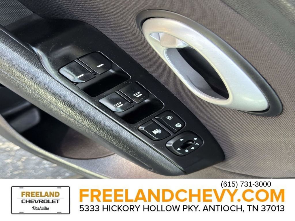 Used 2015 Kia Soul + image 21