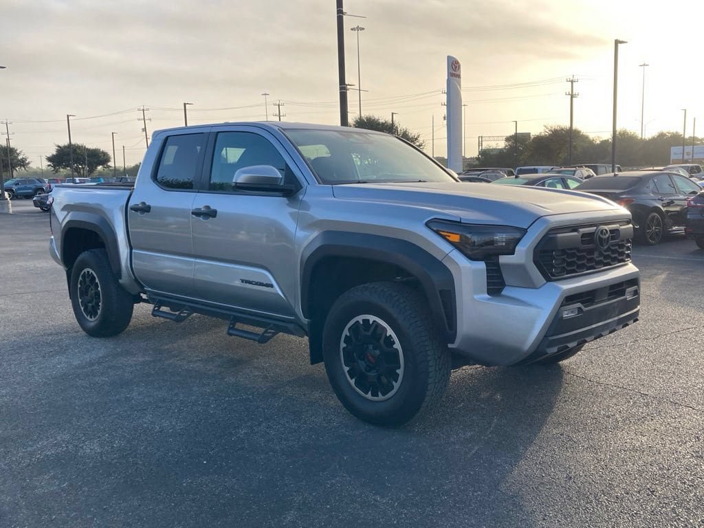 Used 2024 Toyota Tacoma TRD Off-Road AWD/4WD image 3