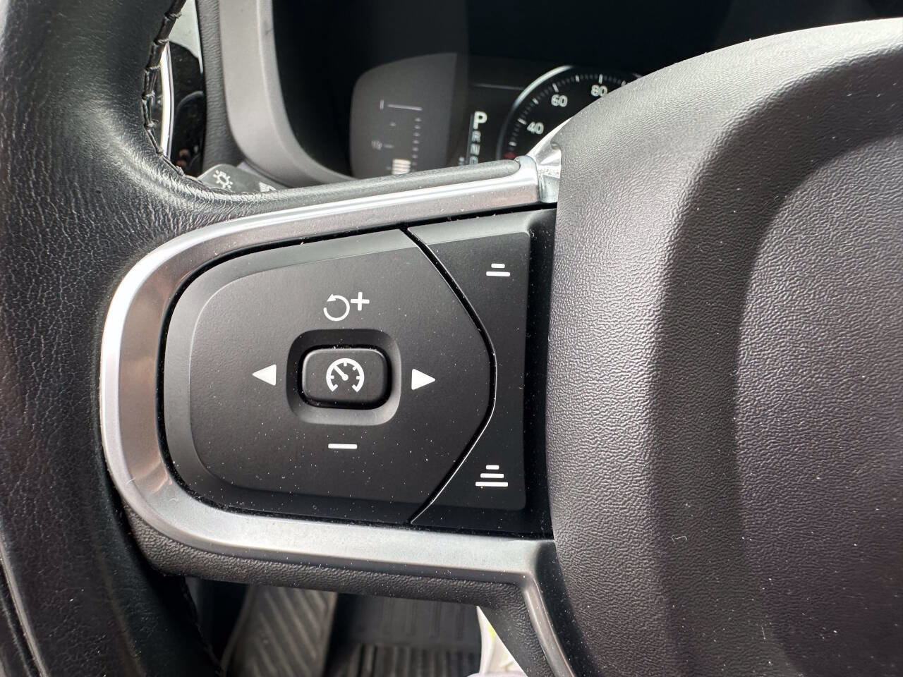 Used 2019 Volvo XC60 T6 Momentum w/ Premium Package AWD/4WD image 13