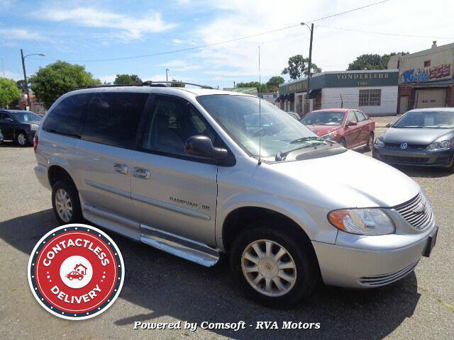 Used 2003 Chrysler Town & Country LX image 2