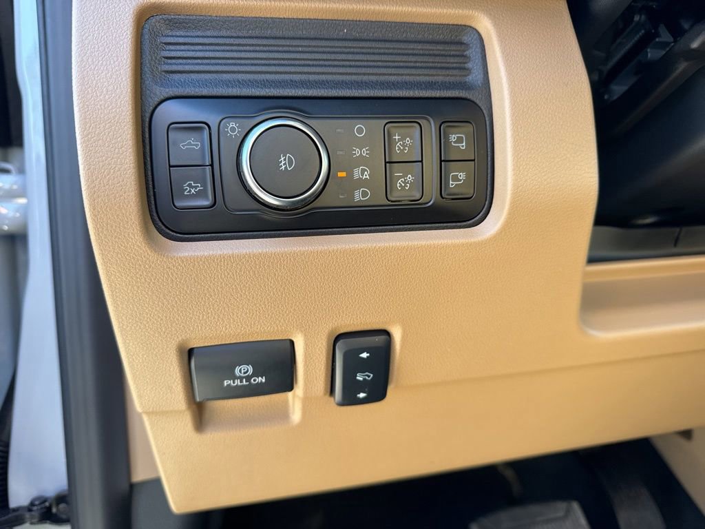 New 2026 Ford F250 Lariat w/ Black Appearance Package image 25