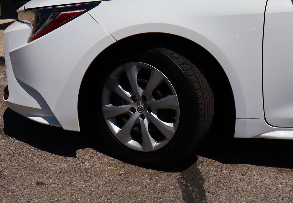 Used 2023 Toyota Corolla LE w/ Carpet Mat Package (TMS) FWD image 5