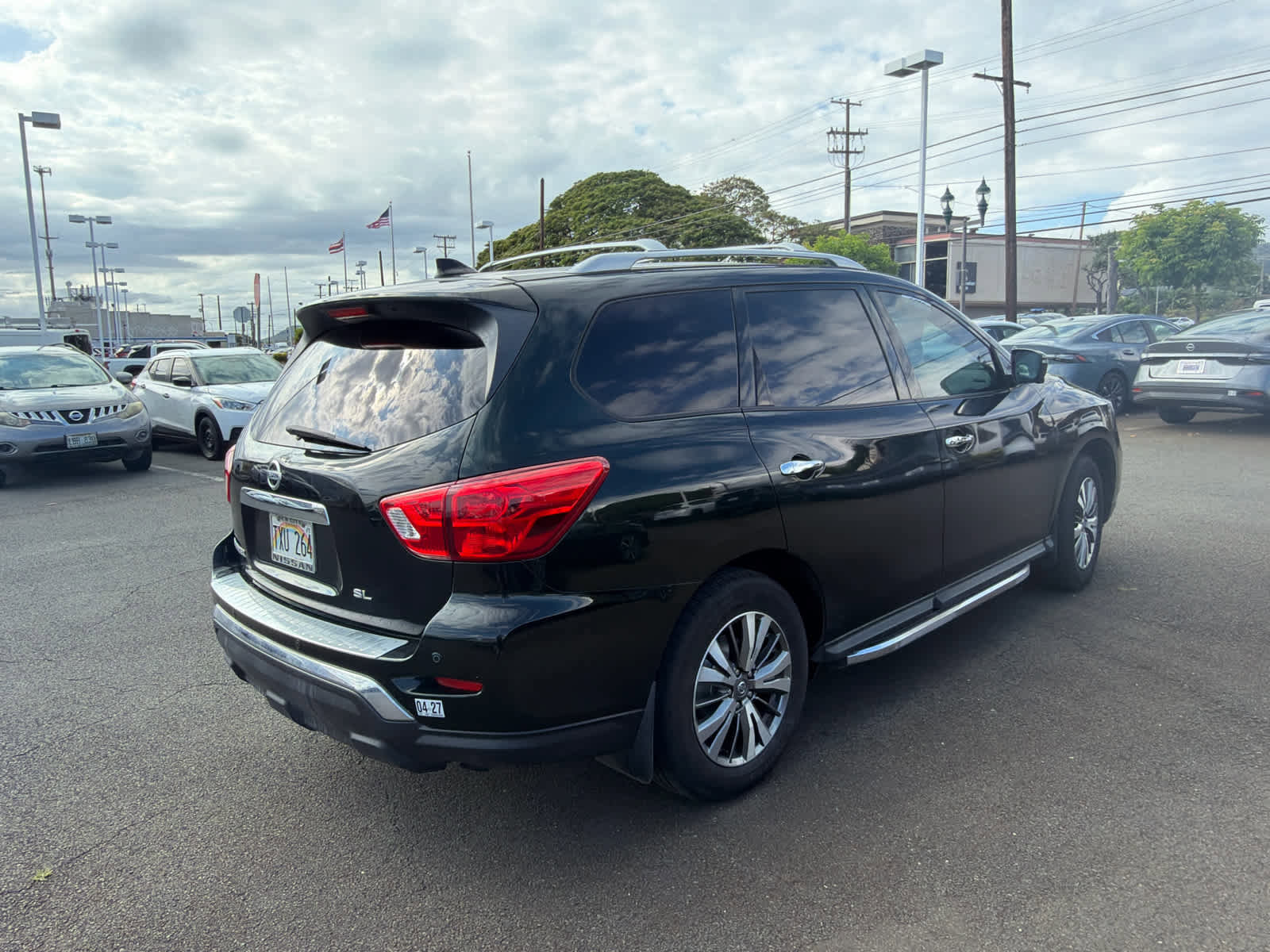 Used 2020 Nissan Pathfinder SL FWD image 3