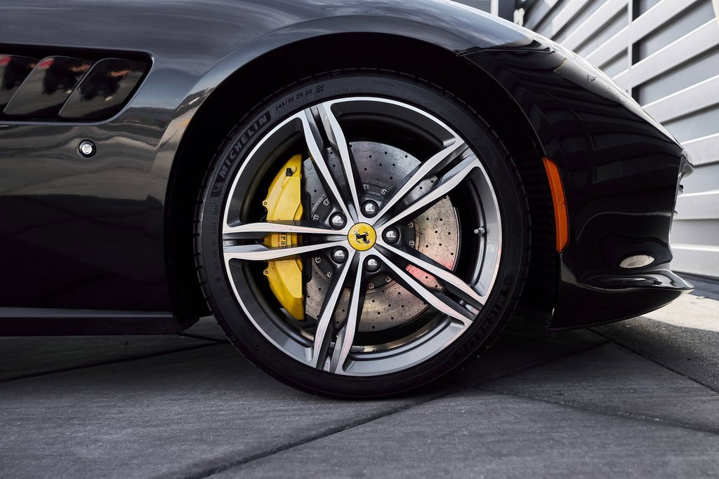 Used 2018 Ferrari GTC4Lusso image 26