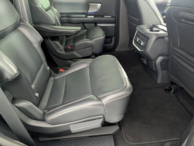 Used 2025 Ford Expedition Platinum image 33