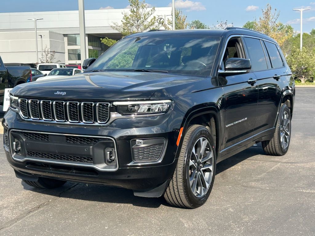 Certified 2022 Jeep Grand Cherokee L Overland w/ Luxury Tech Group IV AWD/4WD image 3