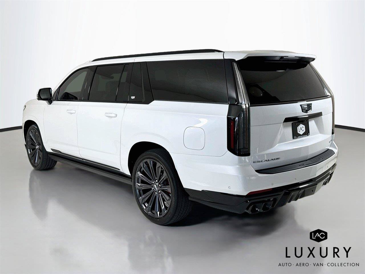 Used 2025 Cadillac Escalade ESV V AWD/4WD image 7