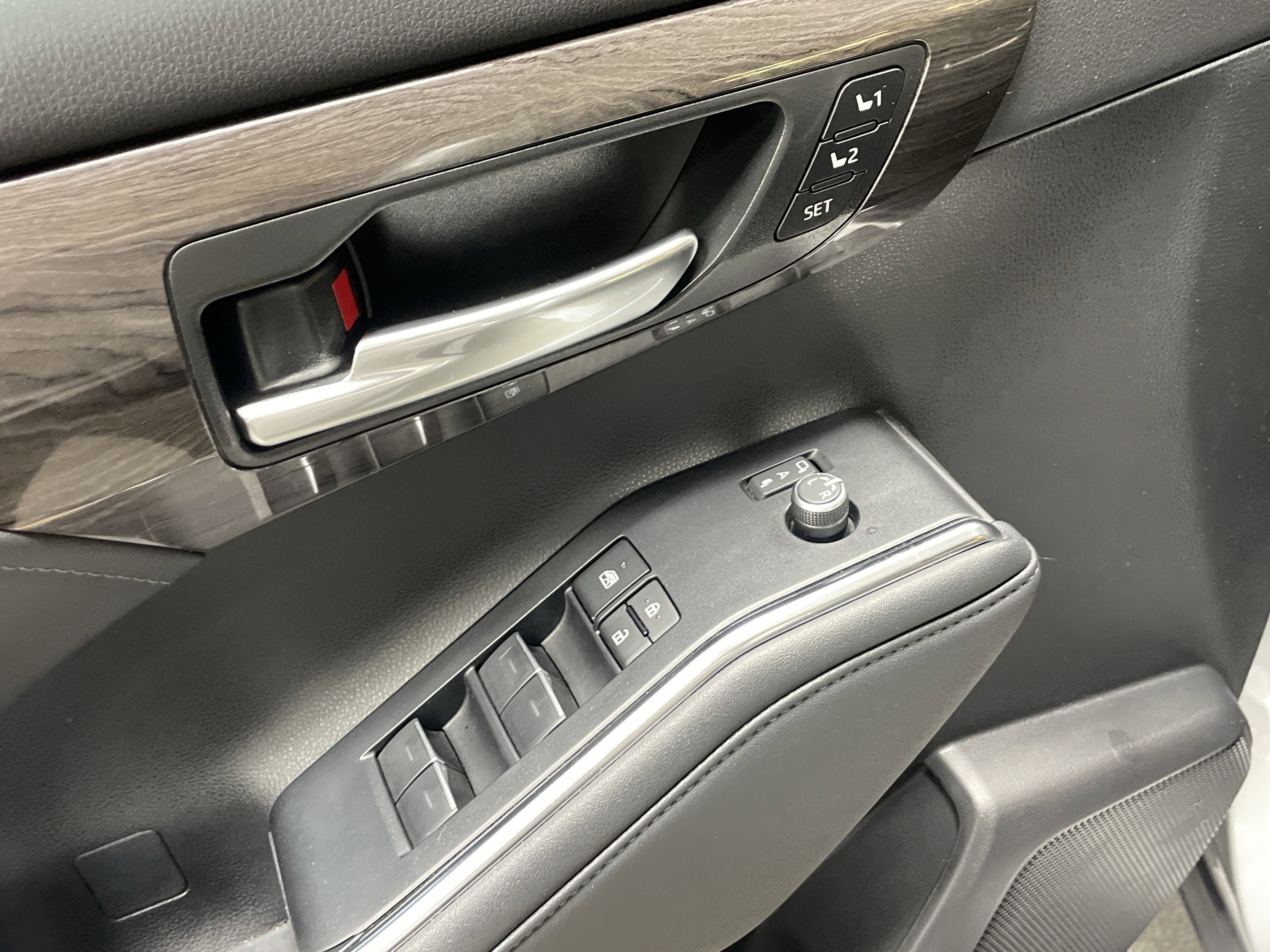 Used 2023 Toyota Highlander Platinum FWD image 15