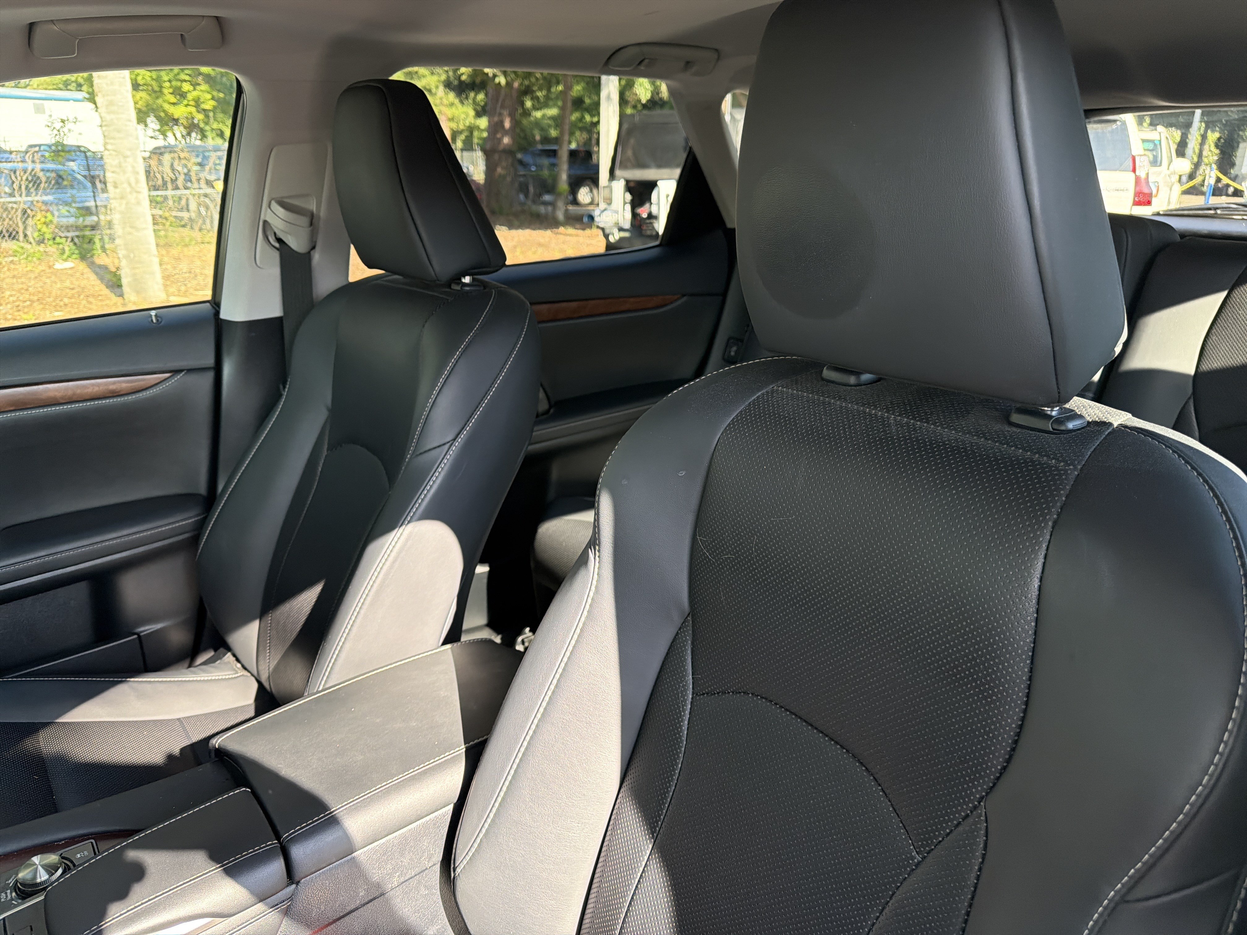 Used 2022 Lexus RX 350L FWD w/ Premium Package image 18
