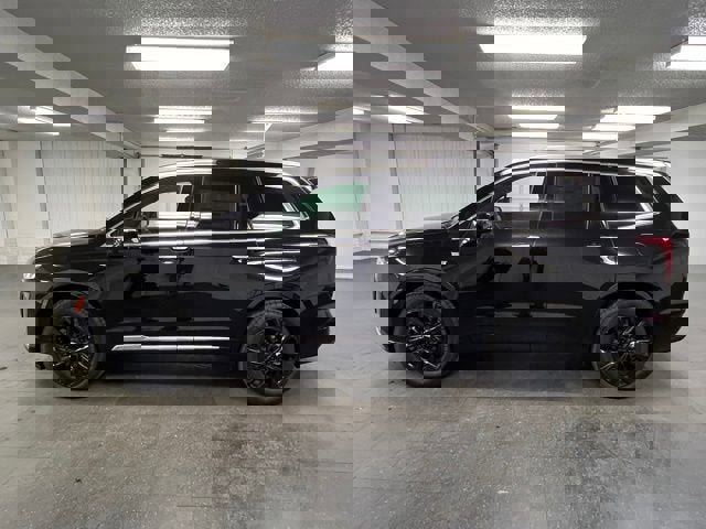 New 2025 Cadillac XT6 Luxury image 2