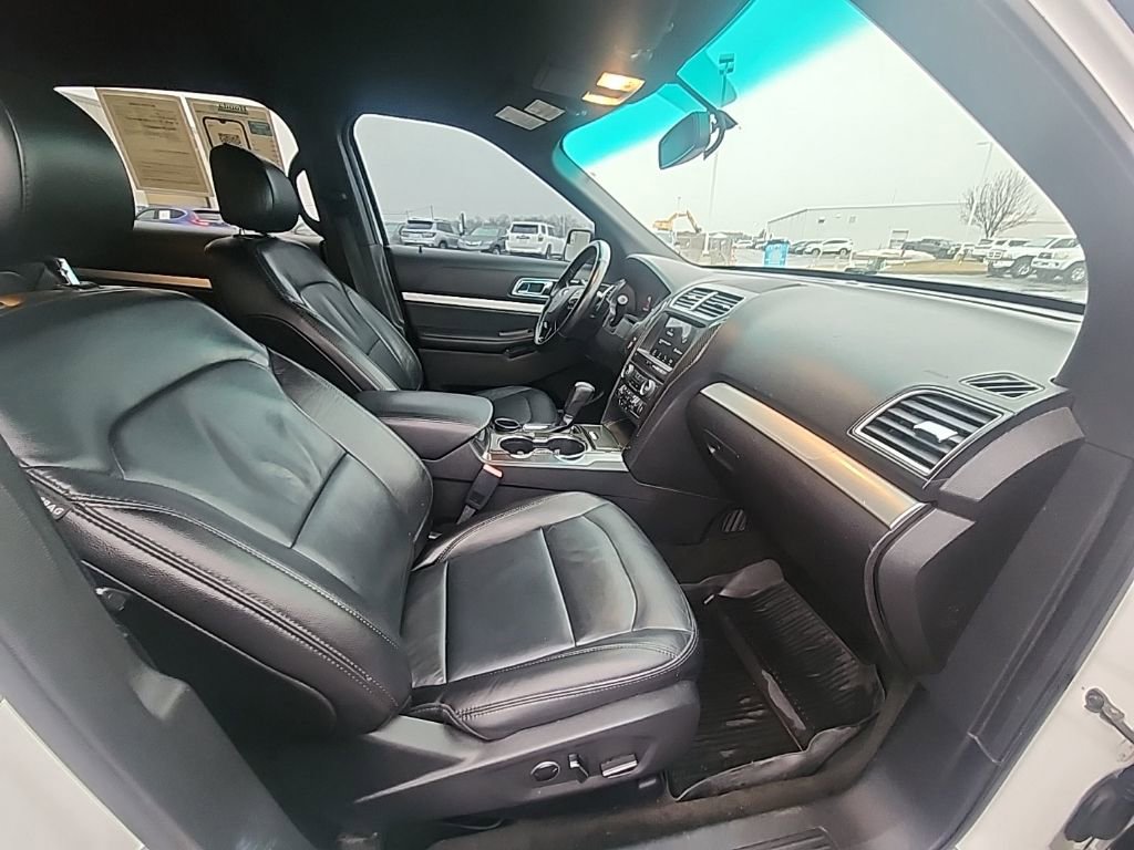 Used 2017 Ford Explorer XLT w/ Equipment Group 202A image 31