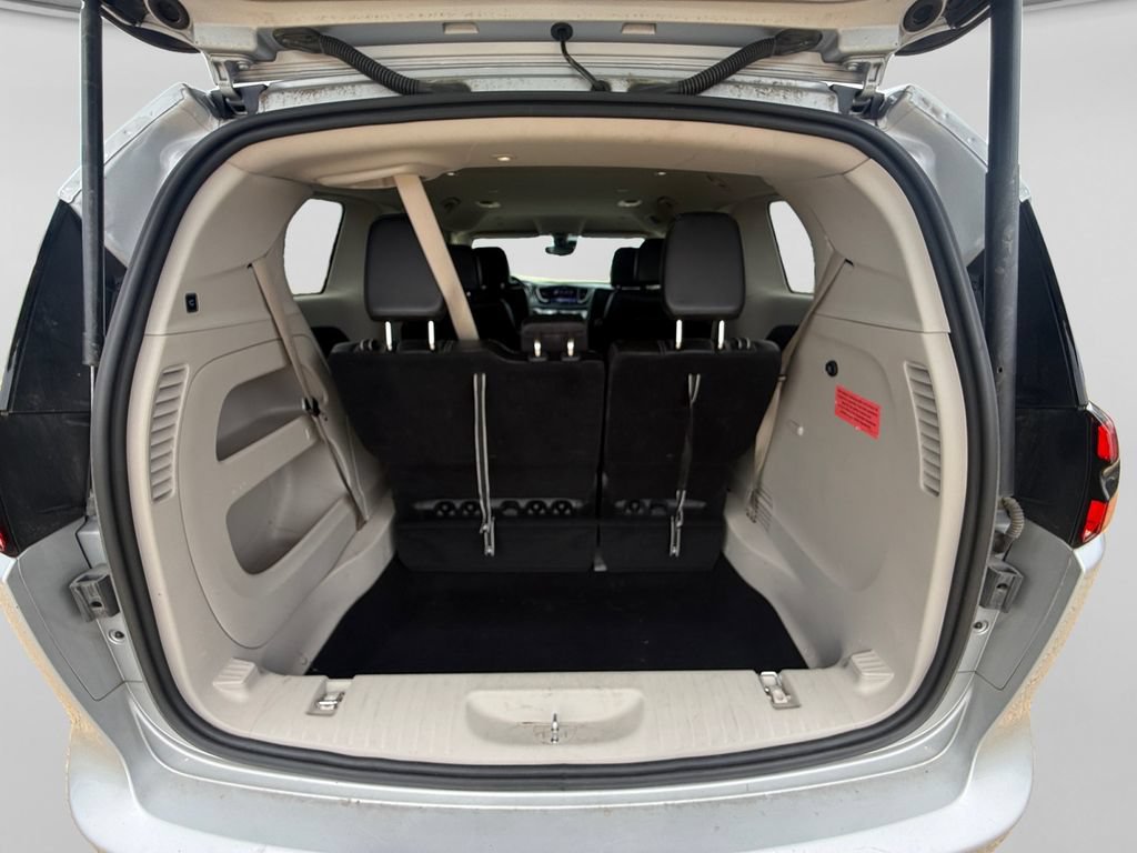 Used 2024 Chrysler Pacifica Touring-L FWD image 42