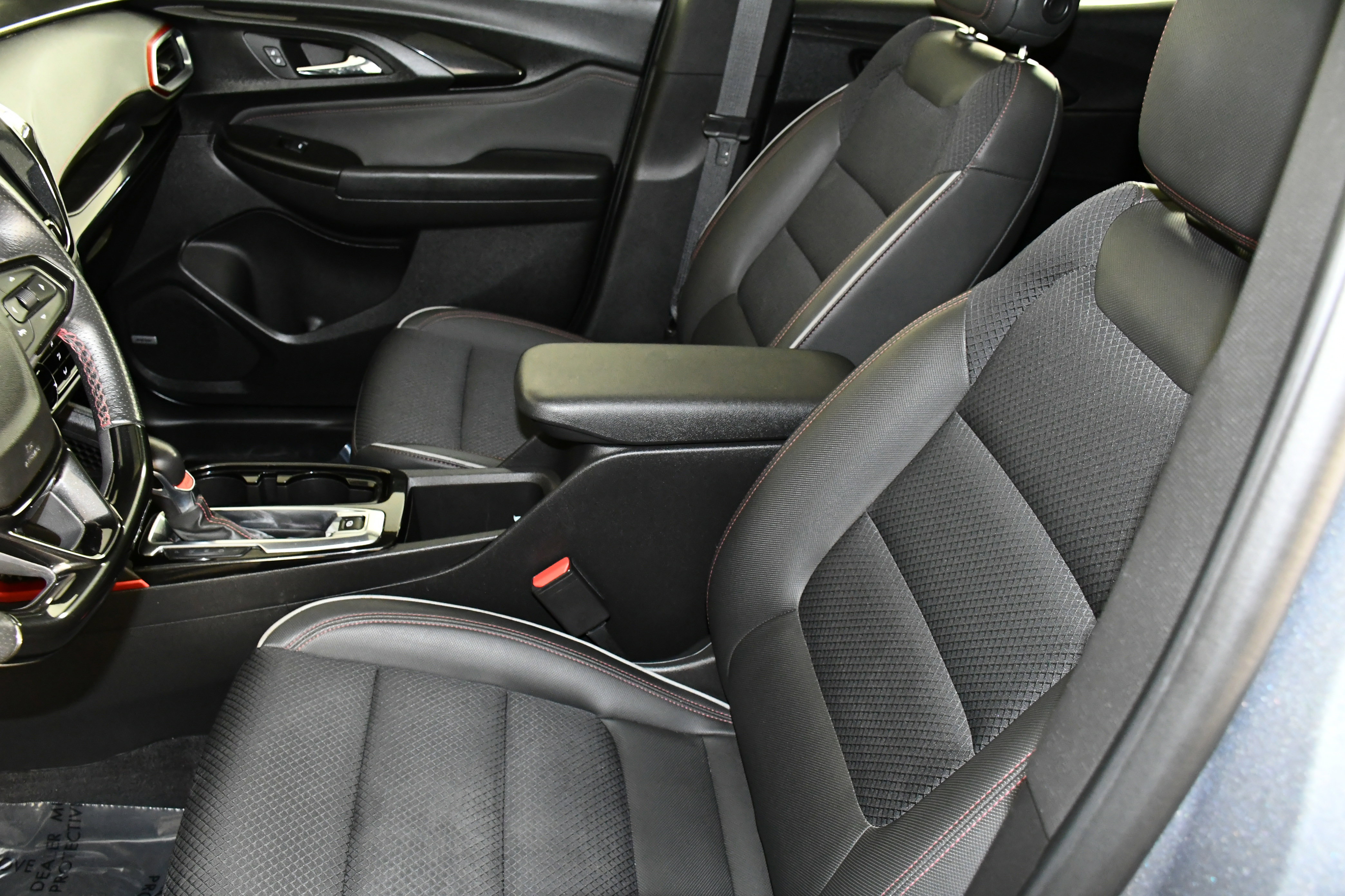 Used 2021 Chevrolet TrailBlazer RS w/ Sun and Liftgate Package image 38