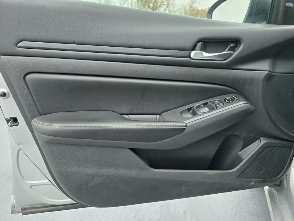 Used 2024 Nissan Altima 2.5 SV image 22