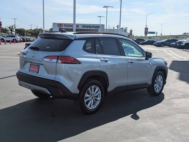 Used 2025 Toyota Corolla Cross LE image 8