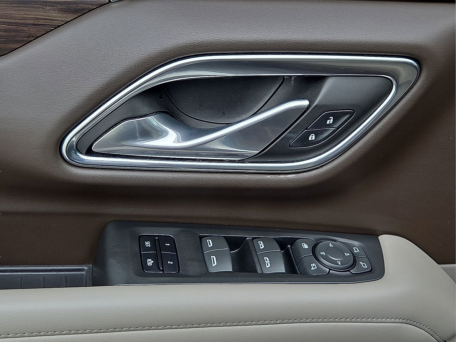 Used 2022 Chevrolet Tahoe Z71 w/ Z71 Off-Road Package AWD/4WD image 14