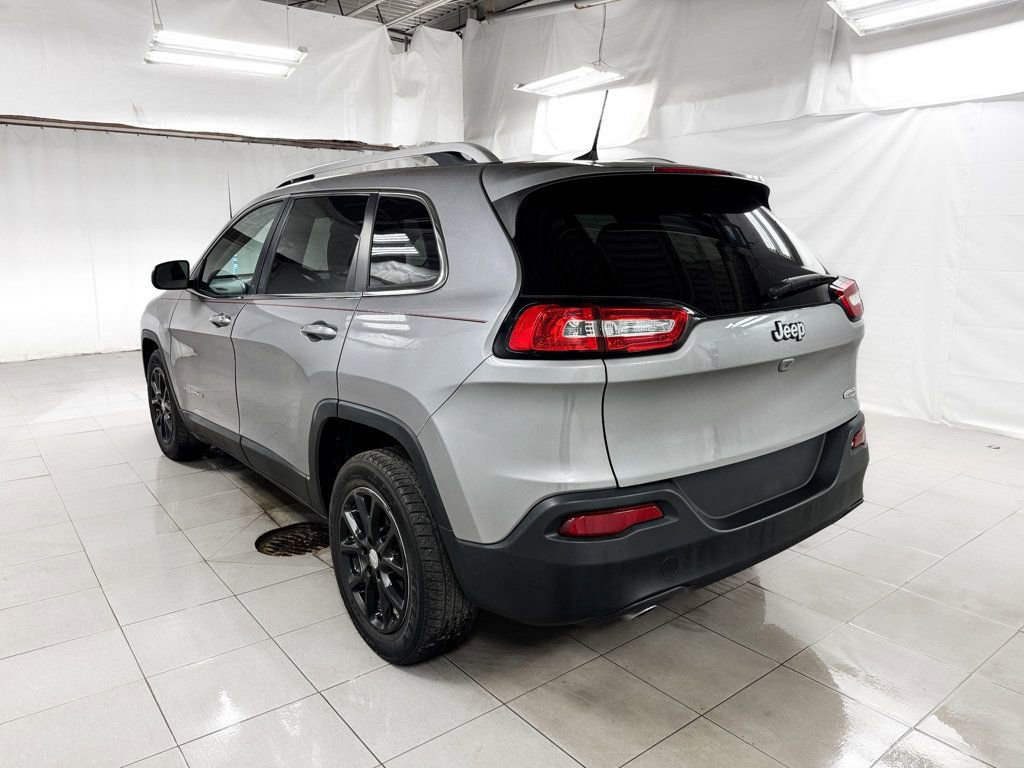 Used 2018 Jeep Cherokee Latitude FWD image 4