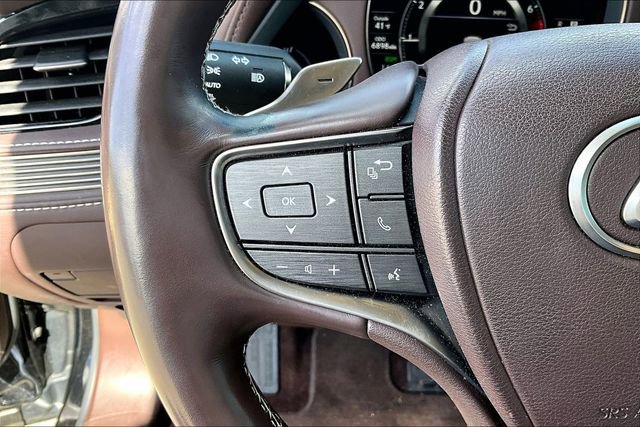 Used 2018 Lexus LS 500 w/ Accessory Package (Z2) image 19