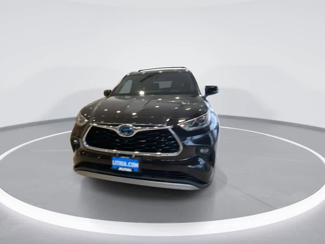 Used 2020 Toyota Highlander Platinum AWD/4WD image 3