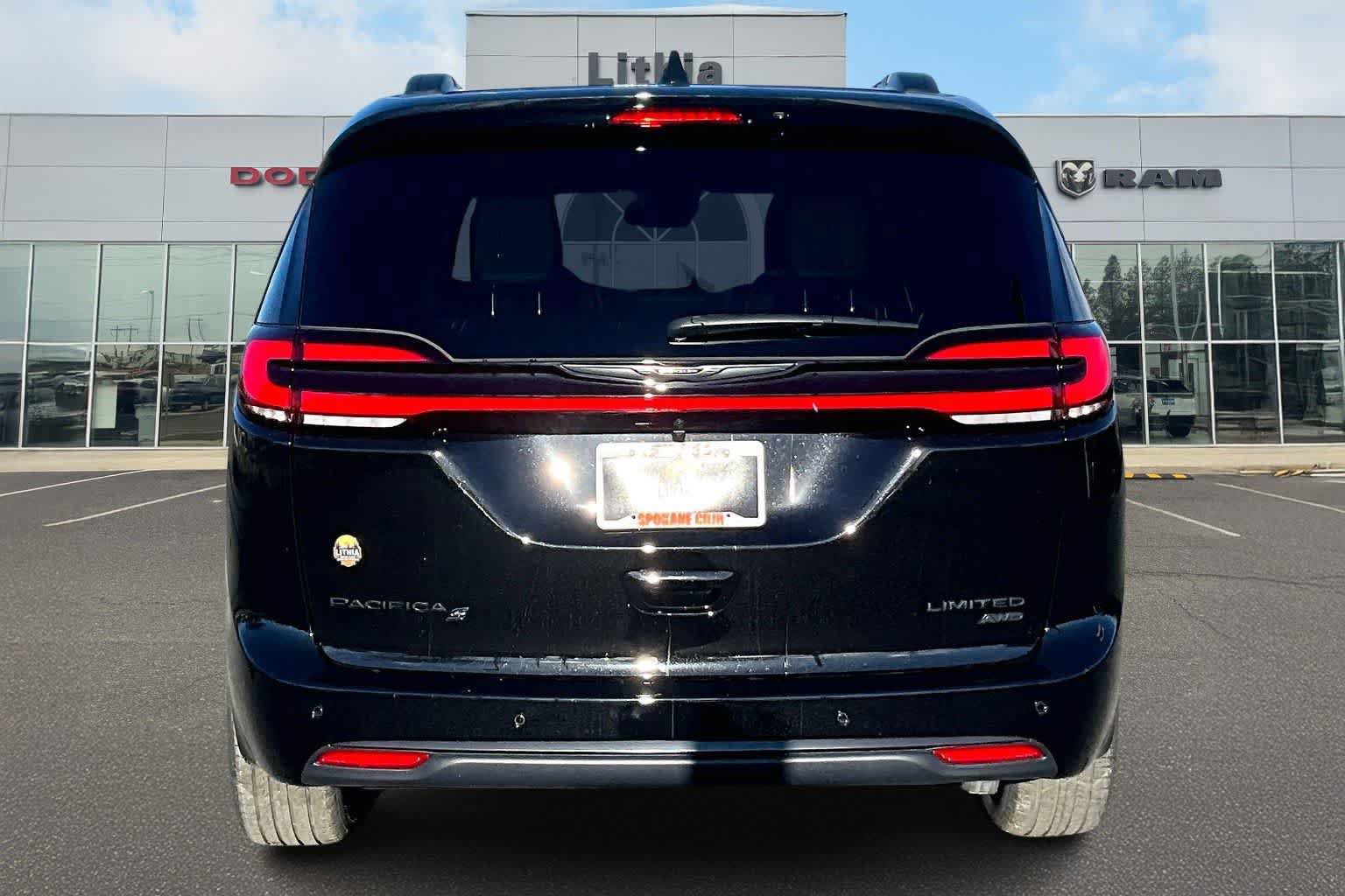 New 2026 Chrysler Pacifica Limited w/ Uconnect Theater Family Group AWD/4WD image 5
